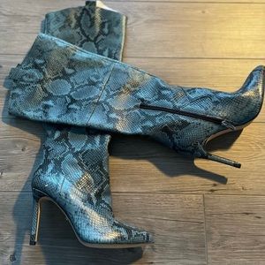 Vince Camaro snake print boots
